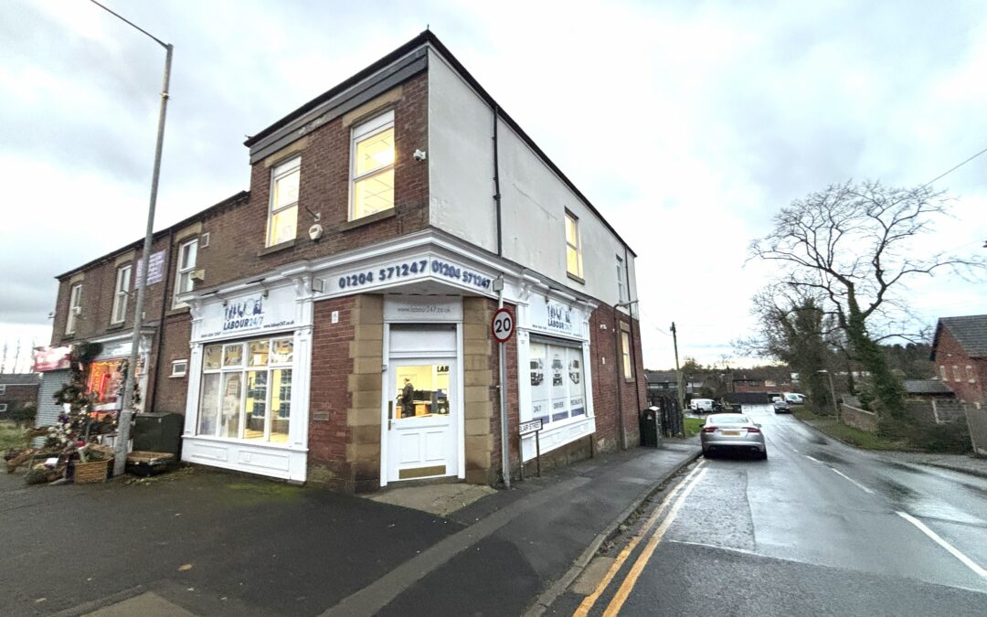 130 MANCHESTER ROAD, KEARSLEY, BOLTON, GREATER MANCHESTER, BL4 8QR